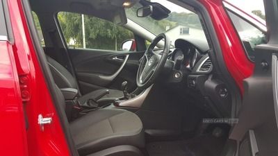 2013 Vauxhall Astra 2.0 CDTI SE image 4