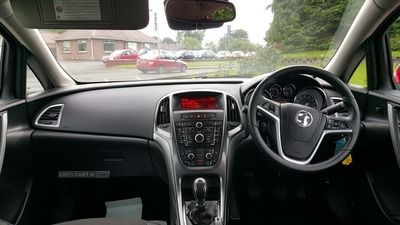 2013 Vauxhall Astra 2.0 CDTI SE image 5