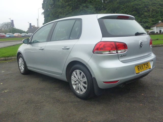 2011 Volkswagen Golf 1.6 TDi image 2
