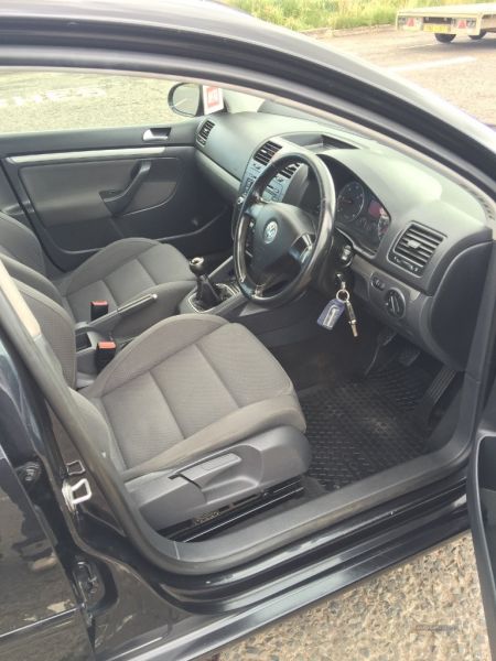 2006 Volkswagen Golf TDI SPORT image 3