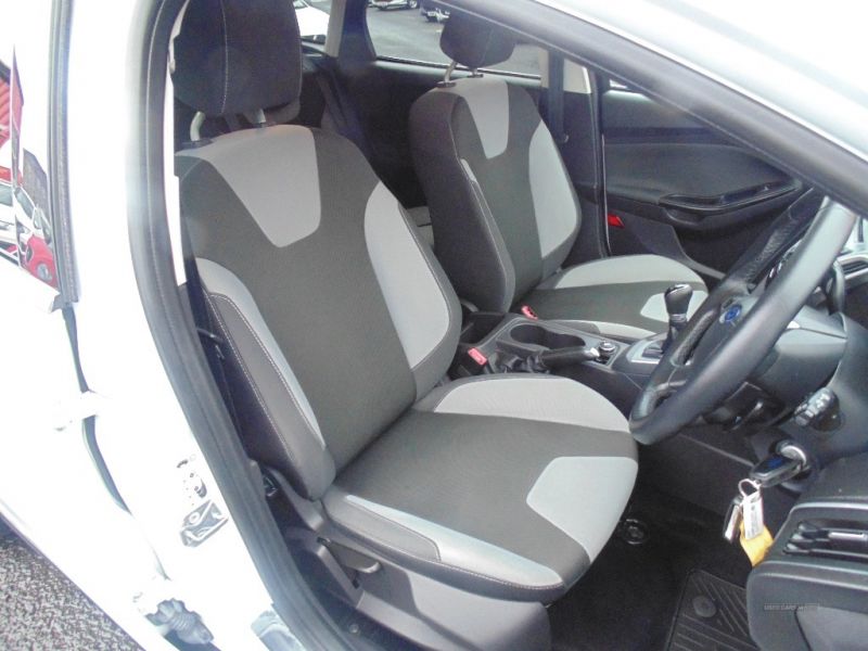 2012 Ford Focus ZETEC image 4