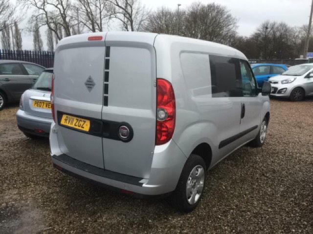 2011 FIAT DOBLO 1.6 16V SX MULTIJET image 2