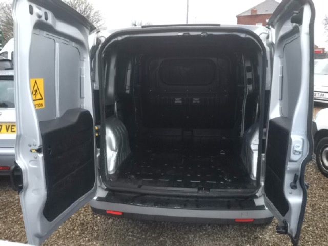 2011 FIAT DOBLO 1.6 16V SX MULTIJET image 3