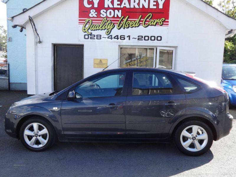 2008 Ford Focus ZETEC image 2