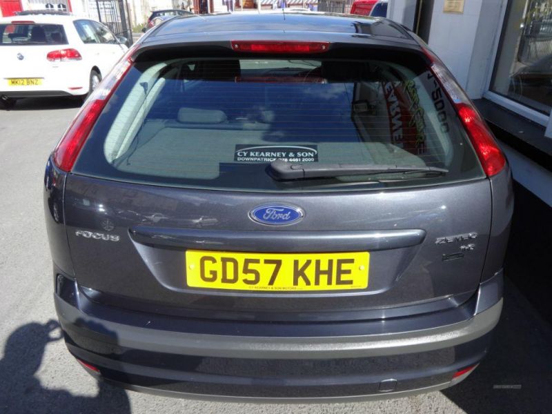 2008 Ford Focus ZETEC image 3