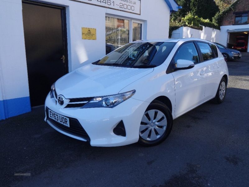 2013 Toyota Auris ACTIVE DUAL VVT-I image 1