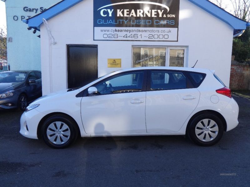 2013 Toyota Auris ACTIVE DUAL VVT-I image 2