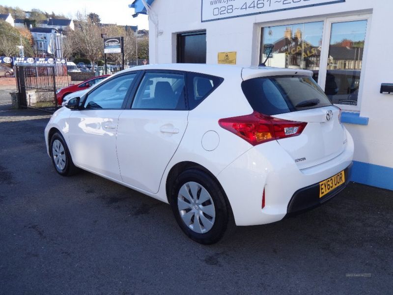 2013 Toyota Auris ACTIVE DUAL VVT-I image 3