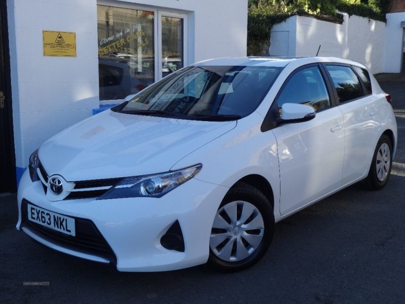 2013 Toyota Auris ACTIVE DUAL VVT-I image 1