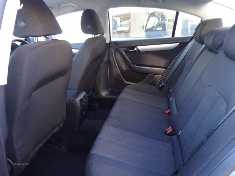 2012 Volkswagen Passat S TDI image 5