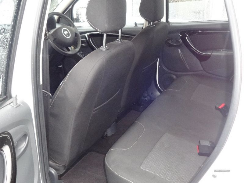 2013 Dacia Duster LAUREATE DCI image 5