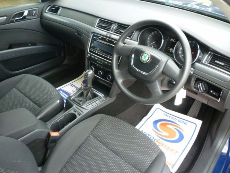 2012 Skoda Superb S TDI image 4