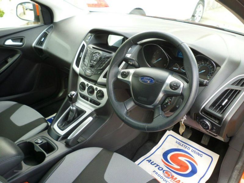 2011 Ford Focus ZETEC TDCI image 4