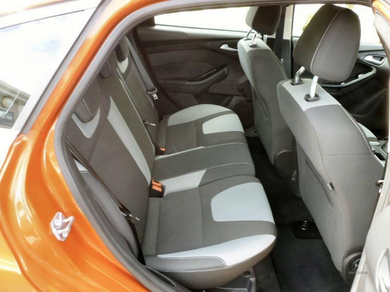 2011 Ford Focus ZETEC TDCI image 5