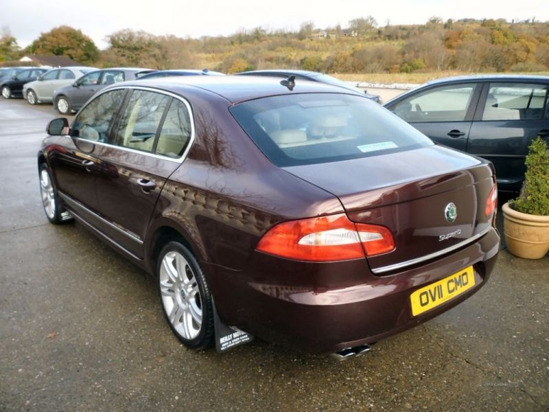 2011 Skoda Superb ELEGANCE CRTDI image 3