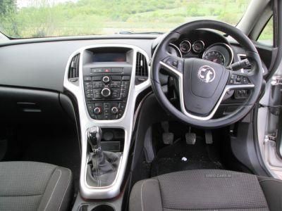 2010 Vauxhall Astra 1.7 CDTI image 4