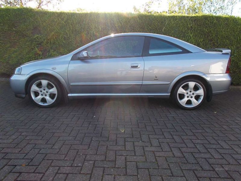 2004 Vauxhall Astra 16V BERTONE image 2