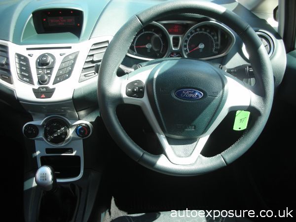 2012 Ford Fiesta 1.25 Zetec image 3