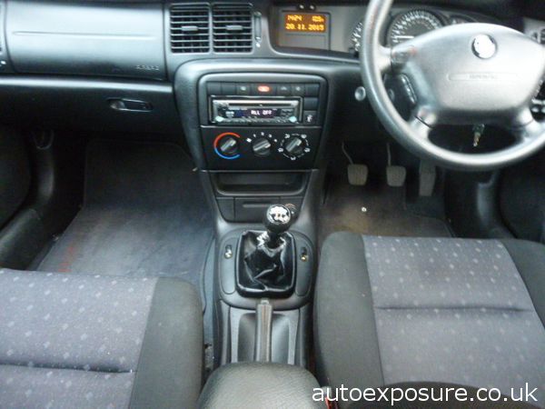 2001 Vauxhall Vectra 1.8 Club image 4
