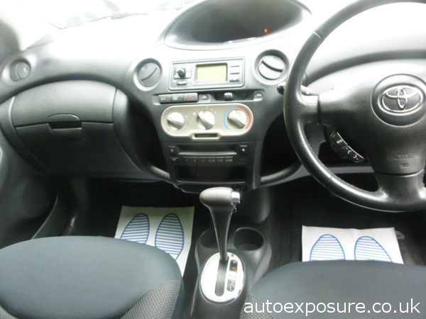 2003 Toyota Yaris 1.3 VVT-i T Spirit Auto image 4