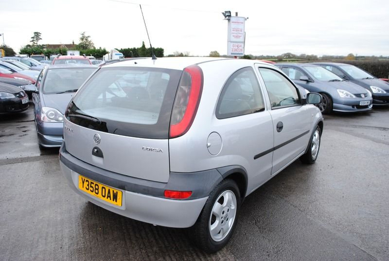 2001 Vauxhall Corsa Club 1.2 image 3