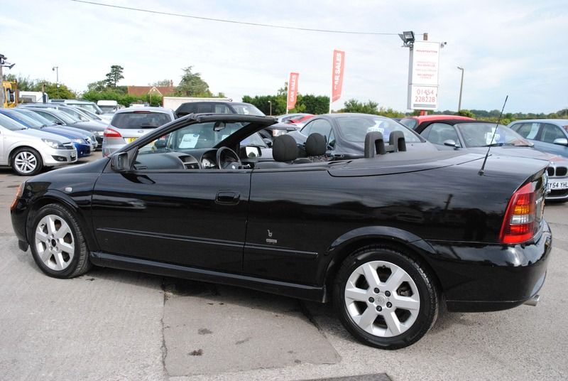 2003 Vauxhall Astra Convertible 2.2 16V image 2