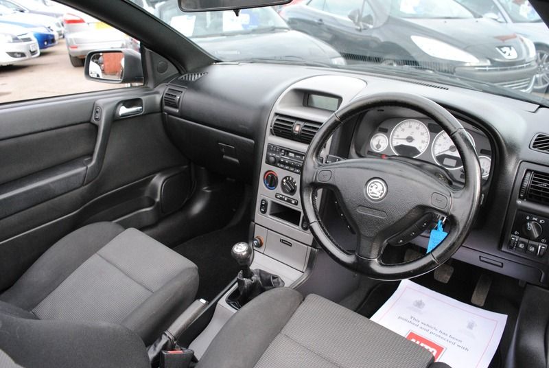 2003 Vauxhall Astra Convertible 2.2 16V image 4