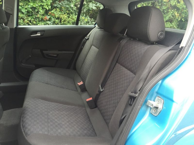 2004 Vauxhall Astra SXi 16v Twinport 5dr image 4