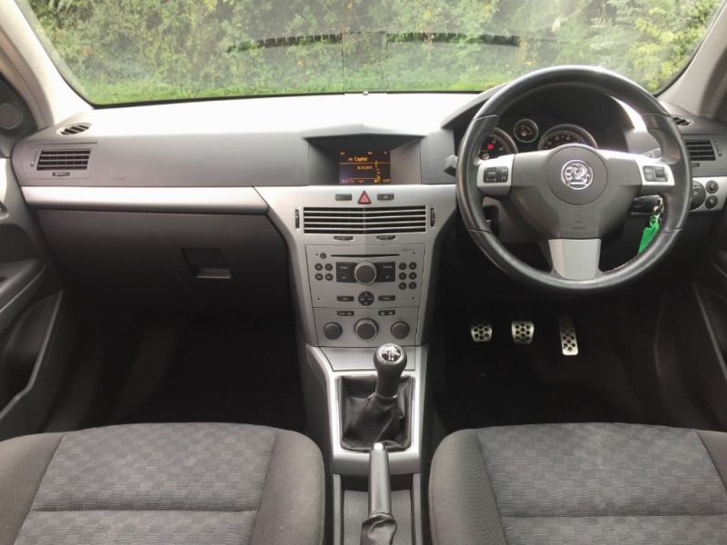 2004 Vauxhall Astra SXi 16v Twinport 5dr image 5
