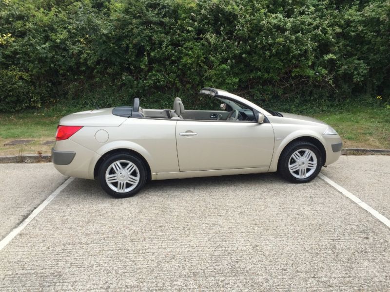 2005 Renault Megane Privilege VVT image 1