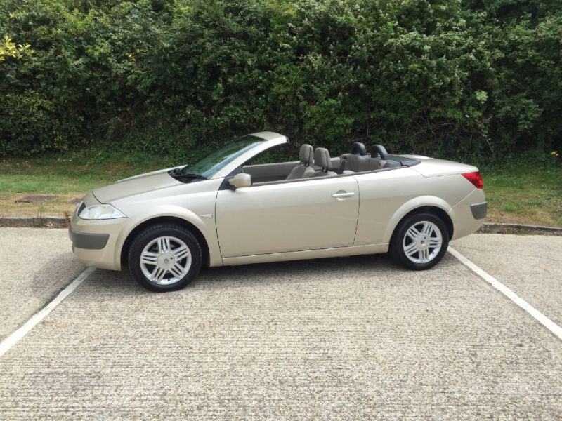 2005 Renault Megane Privilege VVT image 2