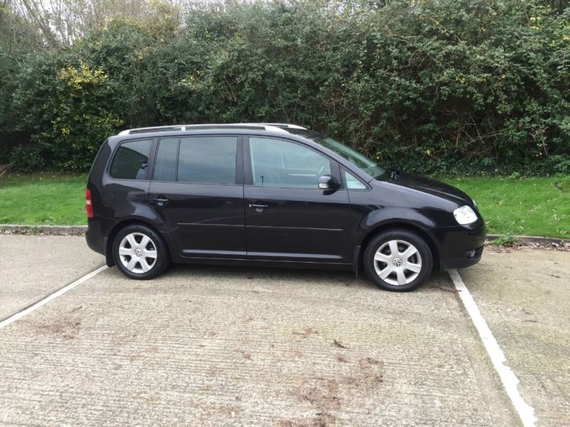2004 Volkswagen Touran Sport TDi image 1