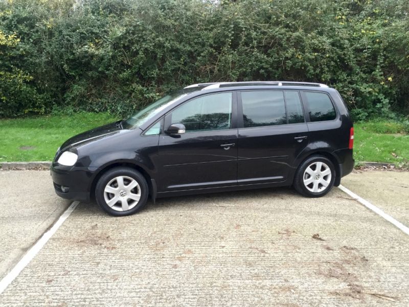 2004 Volkswagen Touran Sport TDi image 2