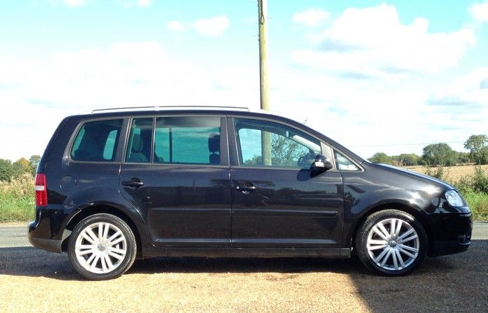 2005 Volkswagen Touran 1.9 TDI SE 5dr image 2