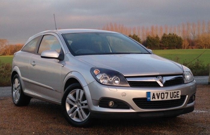 2007 Vauxhall Astra 1.6 Sport 3dr image 1