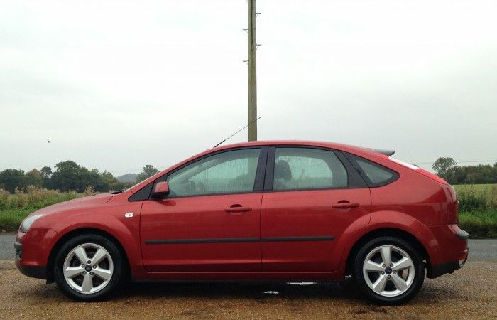 2005 Ford Focus 1.6 Zetec 5dr image 2