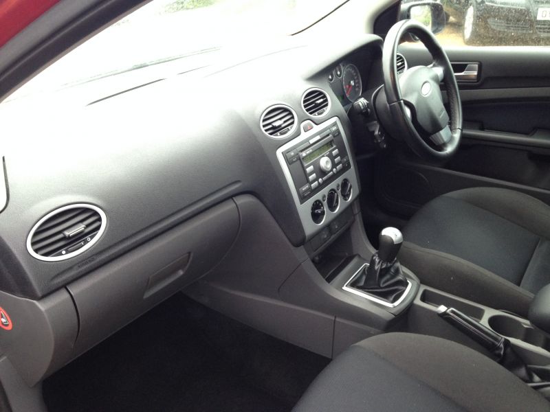 2005 Ford Focus 1.6 Zetec 5dr image 4
