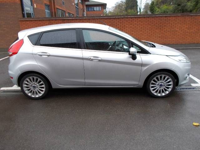 2012 Ford Fiesta 1.4i Titanium 5/Dr Auto image 2