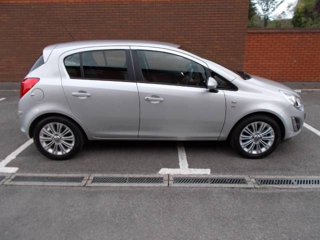 2013 Vauxhall Corsa 1.4i SE 5/Dr image 2