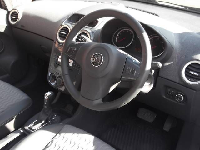 2013 Vauxhall Corsa 1.4i SE 5/Dr image 4