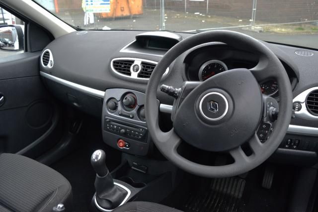 2012 RENAULT CLIO 1.5 DCI image 4