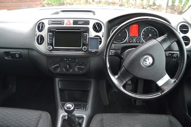 2009 VOLKSWAGEN TIGUAN 2.0 SE TDI image 4