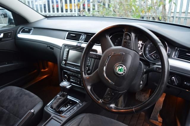 2011 SKODA SUPERB 2.0 SE TDI image 4