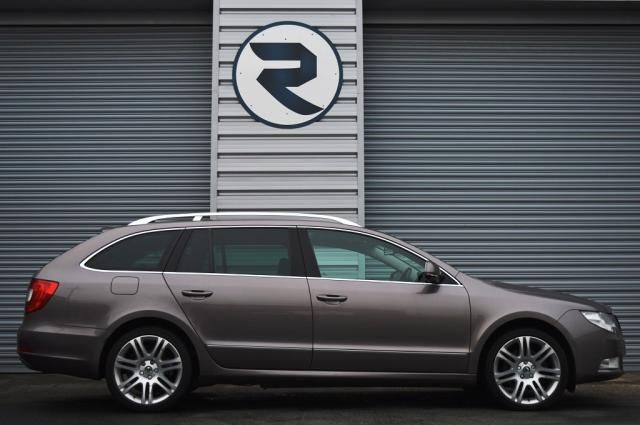 2011 SKODA SUPERB 2.0 ELEGANCE TDI image 2