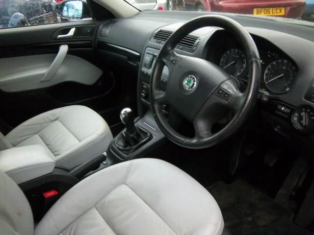2009 SKODA OCTAVIA 2.0TDI image 4