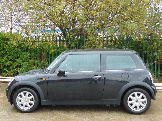 2004 MINI HATCH 1.6 ONE 3d image 2