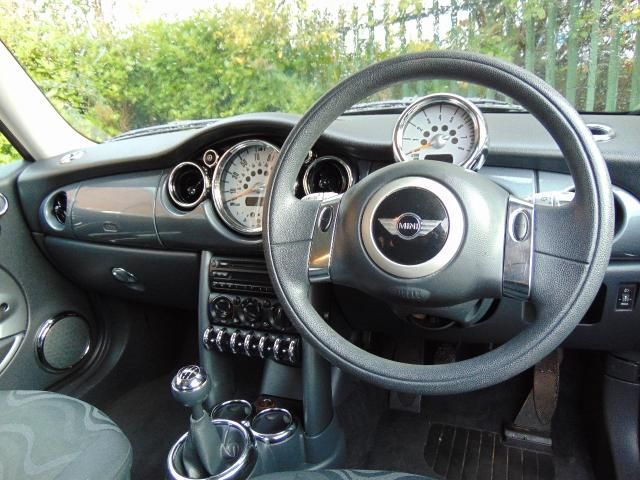 2004 MINI HATCH 1.6 ONE 3d image 4