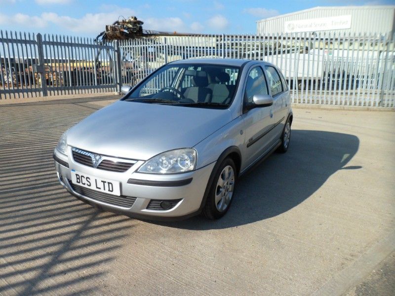 2004 Vauxhall Corsa 1.2i 16v SXi image 1