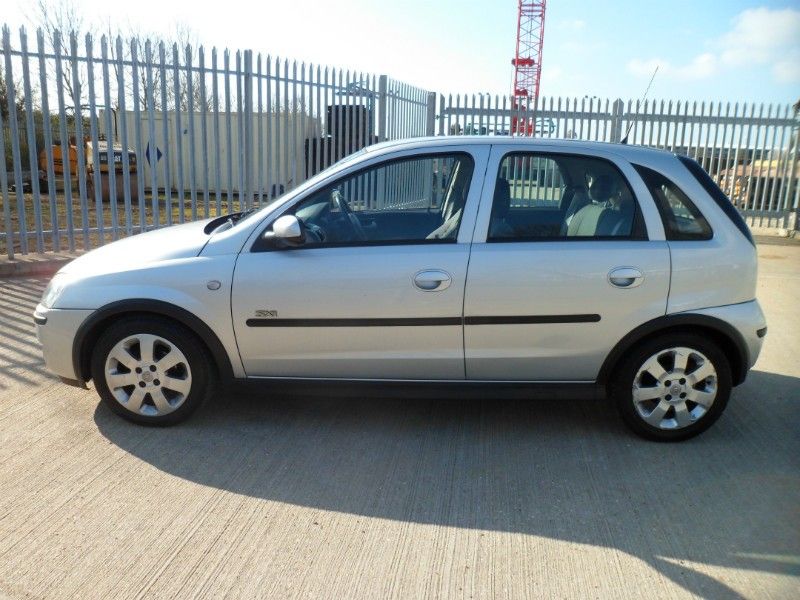 2004 Vauxhall Corsa 1.2i 16v SXi image 2