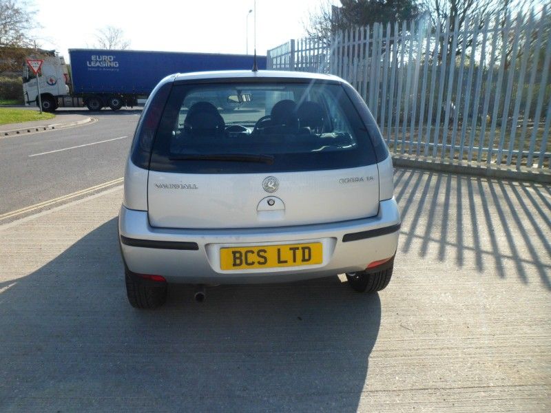 2004 Vauxhall Corsa 1.2i 16v SXi image 3